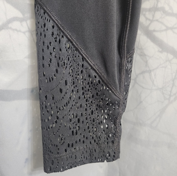 Victoria's Secret Pink Sport Leggings Capris Lace Embellished Hem Gray Small - Picture 2 of 7